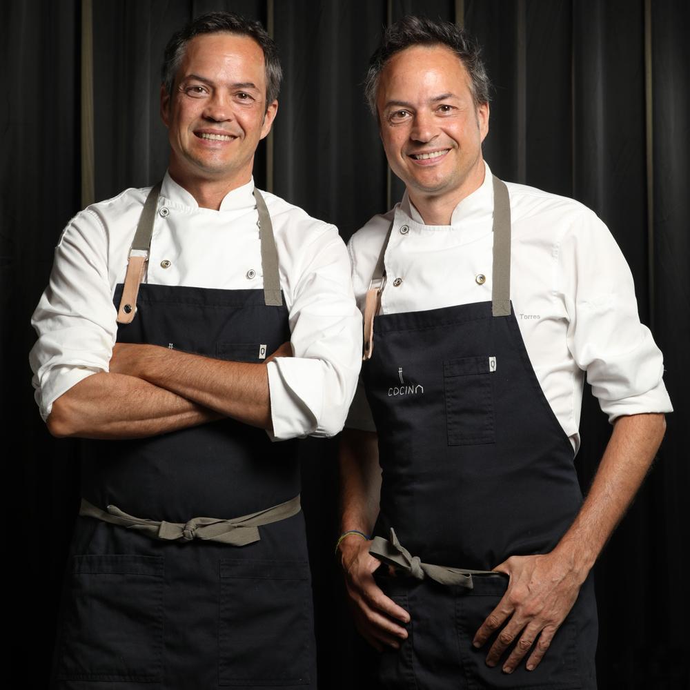 Los chefs Sergio y Javier Torres. © Jordi Play/Cocina Hermanos Torres